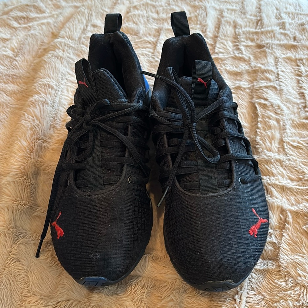 Boys puma has a small tear at the toe on the right shoe pic shown